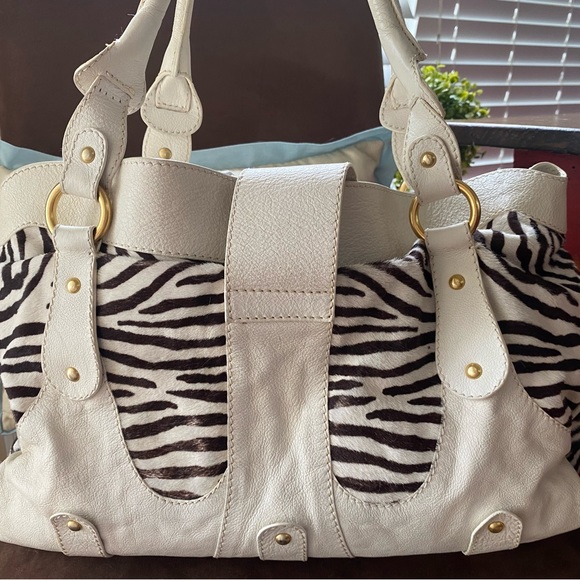 Authentic Valentino Garavani Zebra leather Bag ❤️ - Picture 2 of 11